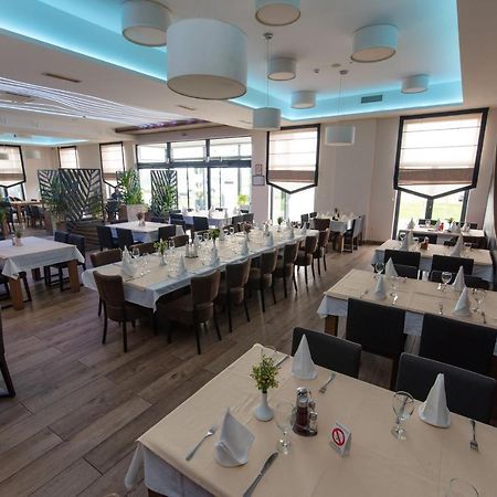 Hotel Crystal Pecinci Eksteriør bilde